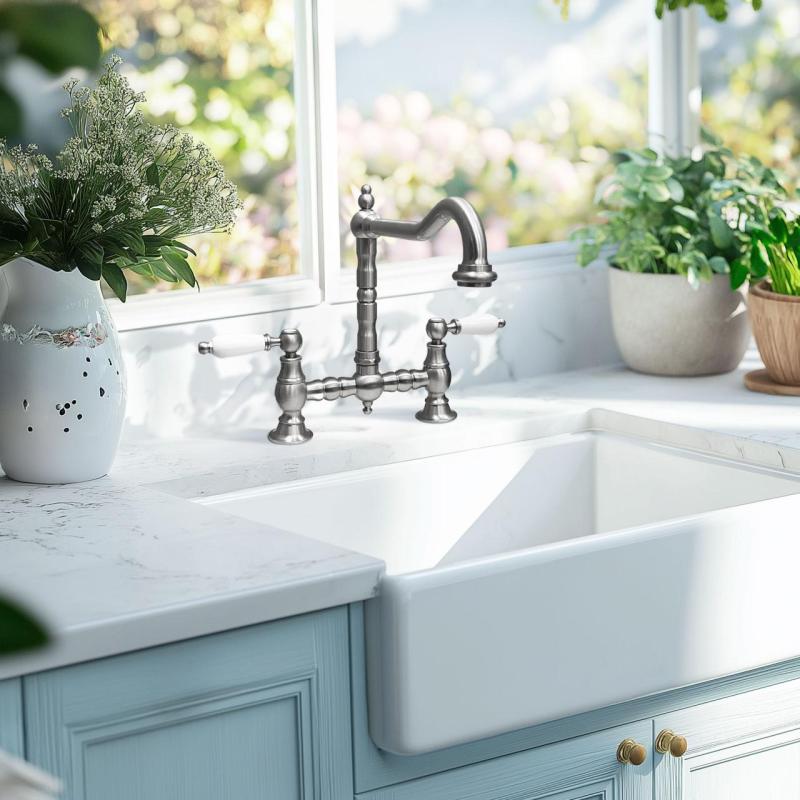 PB Nostalgische Brugkeukenkraan RVS haakse uitloop met witte hendels PBN.RVS.H.WH