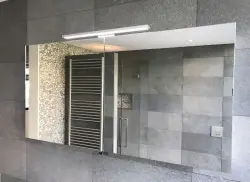Luxe spiegelkast 160cm met led verlichting opbouw en stopcontact volledig aluminium 1208846392
