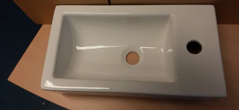 OUTLET Blusani Flow fontein glans- wit keramiek rechts 45x26x13cm