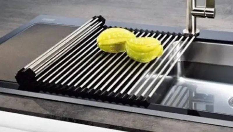 Quadri mat zwarte Rolmat over en voor in de spoelbak 43 x 32 cm 1208957222