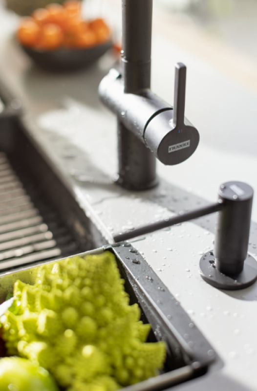 Franke Active Twist Eenhendel Mengkraan Zwart met Uittrekbare Uitloop en Geïntegreerde Waste Bediening 115.0669.769