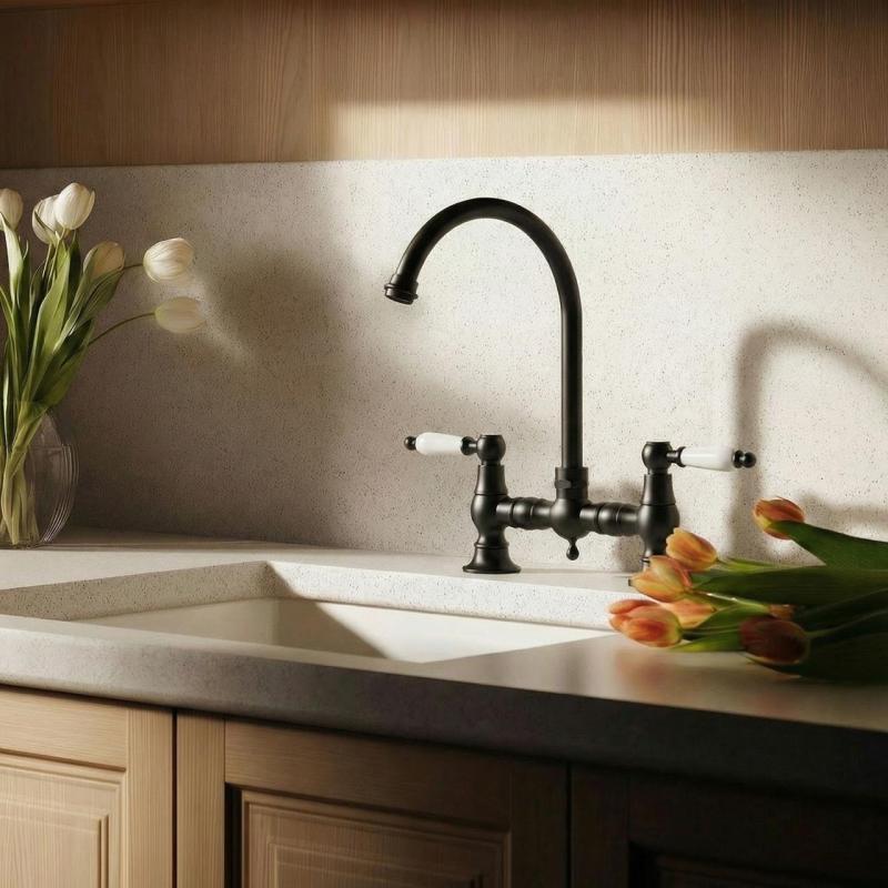 Aquanello Heritage Manor Klassieke Keuken Nostalgische Brug Keukenkraan Zwart met Witte Hendel en Ronde Uitlop BL-4001-HA